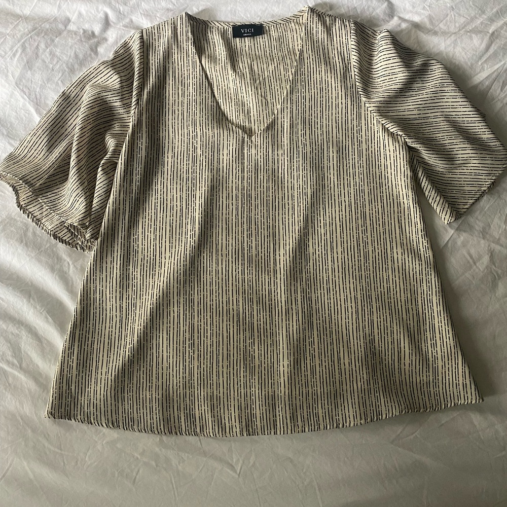 VICI Short/Sleeved Blouse / Small